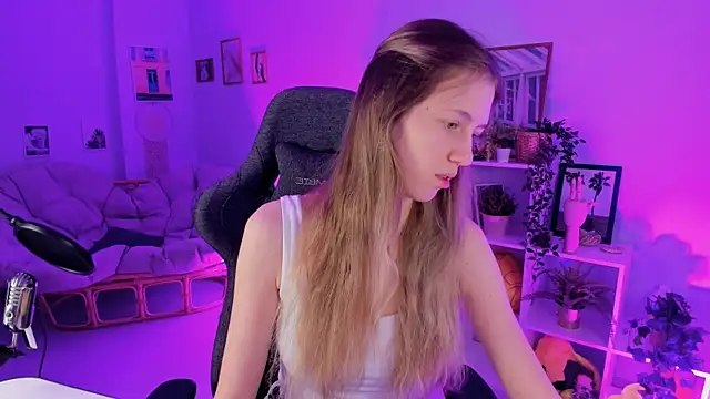 Snapshot of Sharon_Evansi chatting on December 29, 2024, 11:29 am Sharon Evansi online show from December 29, 2024, 11:29 am