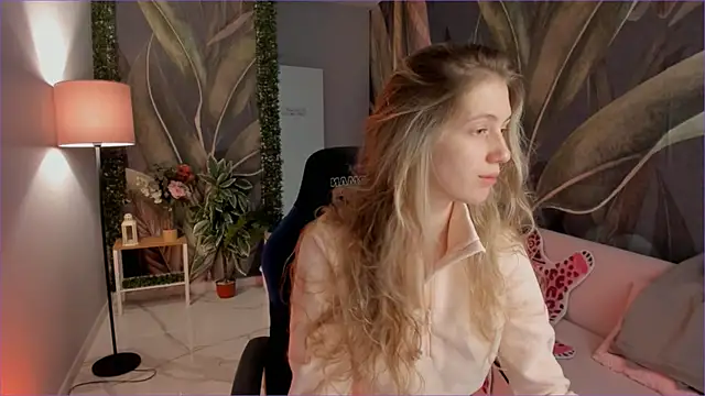 Snapshot of Sharon_Evansi chatting on December 14, 2025, 11:48 am Sharon Evansi online show from December 14, 2025, 11:48 am