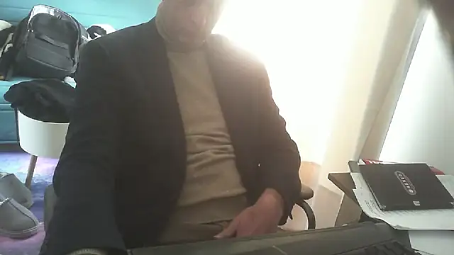 shyfrenchcock1 online show from March 18, 2025, 12:36 pm