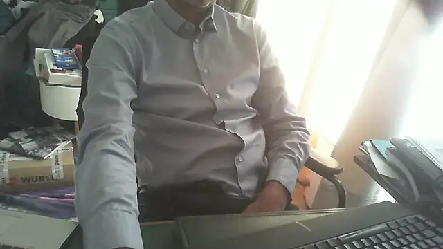 shyfrenchcock1 online show from September 29, 2025, 9:03 am