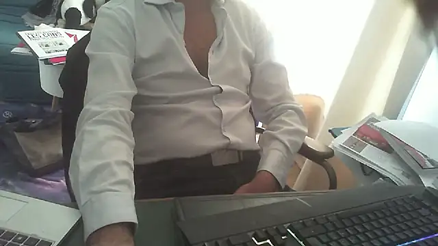 shyfrenchcock1 online show from October 23, 2025, 1:21 pm