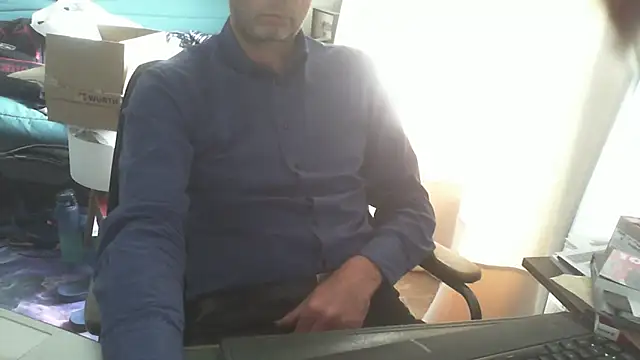 shyfrenchcock1 online show from April 30, 2026, 1:50 pm