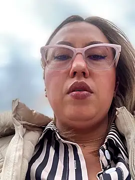Snapshot of VIOLETA-25_ chatting on May 14, 2026, 3:30 pm VIOLETA-25 online show from May 14, 2026, 3:30 pm