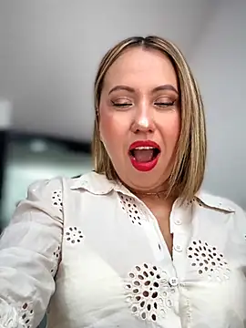 Snapshot of VIOLETA-25_ chatting on June 1, 2026, 3:36 pm VIOLETA-25 online show from June 1, 2026, 3:36 pm