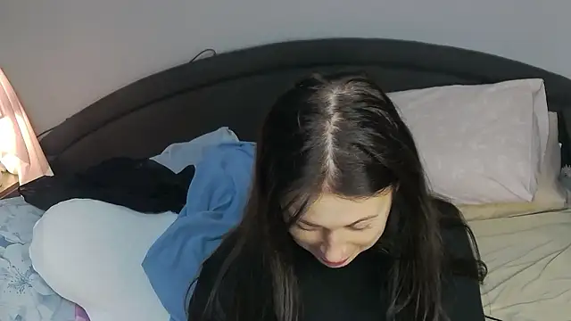 Mia Lovi online show from March 16, 2026, 4:00 pm