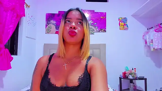 Snapshot of Miranda-brow chatting on January 26, 2025, 4:51 am Miranda-brow online show from January 26, 2025, 4:51 am