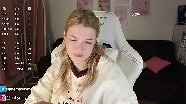 Maya Rave online show from November 17, 2025, 4:07 am