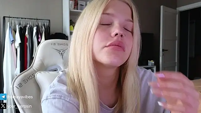 Snapshot of Maya_Rave chatting on July 5, 2026, 3:23 am Maya Rave online show from July 5, 2026, 3:23 am
