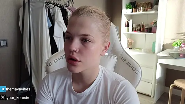 Snapshot of Maya_Rave chatting on July 26, 2026, 3:25 am Maya Rave online show from July 26, 2026, 3:25 am