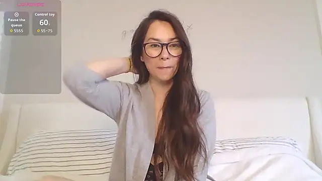 mixedasiangirl online show from May 8, 2026, 6:57 pm
