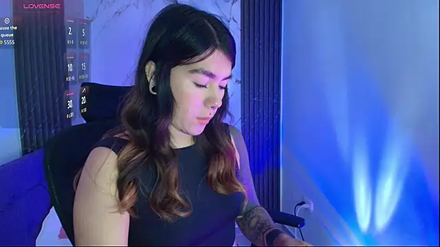 luccianagreyy online show from April 18, 2026, 1:15 pm