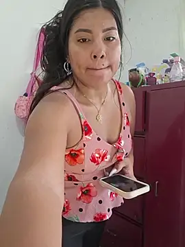 Snapshot of steisy325 chatting on May 11, 2026, 2:45 pm steisy325 online show from May 11, 2026, 2:45 pm