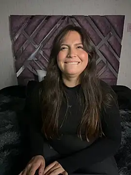 Snapshot of PoliBenett_ chatting on January 2, 2025, 11:16 pm PoliBenett online show from January 2, 2025, 11:16 pm