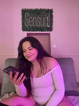 Snapshot of PoliBenett_ chatting on January 10, 2025, 9:31 pm PoliBenett online show from January 10, 2025, 9:31 pm