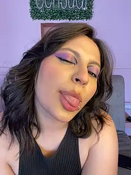 Snapshot of PoliBenett_ chatting on February 6, 2025, 4:36 pm PoliBenett online show from February 6, 2025, 4:36 pm