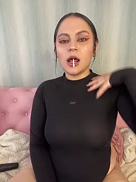 Snapshot of PoliBenett_ chatting on March 6, 2025, 4:49 pm PoliBenett online show from March 6, 2025, 4:49 pm