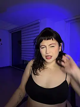 Snapshot of PoliBenett_ chatting on October 30, 2025, 7:43 am PoliBenett online show from October 30, 2025, 7:43 am