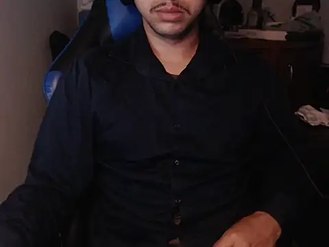 Snapshot of anjonoturno1 chatting on November 17, 2025, 6:19 am anjonoturno1 online show from November 17, 2025, 6:19 am