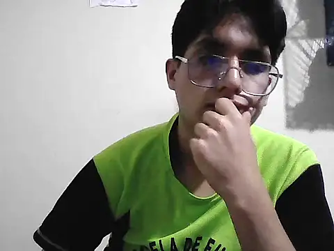 Snapshot of HardDick2 chatting on May 19, 2026, 6:09 am HardDick2 online show from May 19, 2026, 6:09 am