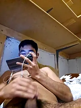 Snapshot of Axeltu77 chatting on March 25, 2026, 4:40 am Axeltu77 online show from March 25, 2026, 4:40 am