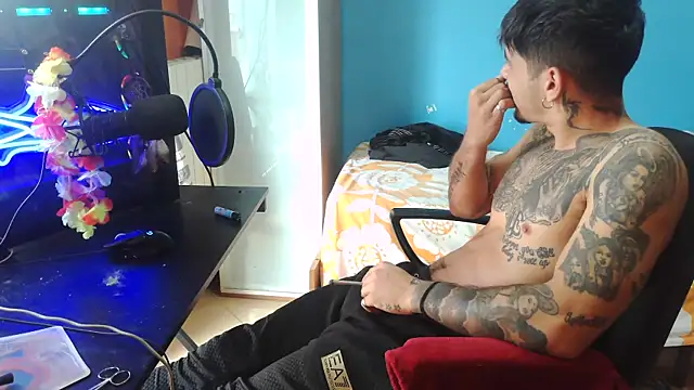 Snapshot of Badboyi1997 chatting on October 3, 2025, 12:35 pm Badboyi1997 online show from October 3, 2025, 12:35 pm