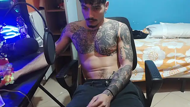 Snapshot of Badboyi1997 chatting on October 4, 2025, 12:41 am Badboyi1997 online show from October 4, 2025, 12:41 am