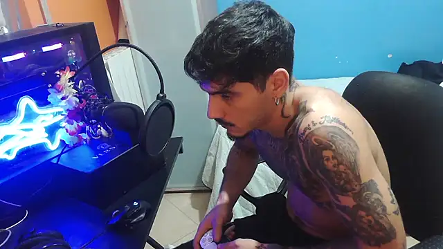 Snapshot of Badboyi1997 chatting on October 14, 2025, 12:00 am Badboyi1997 online show from October 14, 2025, 12:00 am