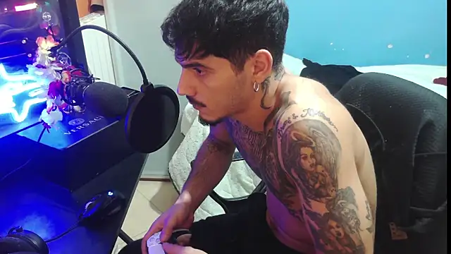 Snapshot of Badboyi1997 chatting on October 15, 2025, 12:11 am Badboyi1997 online show from October 15, 2025, 12:11 am