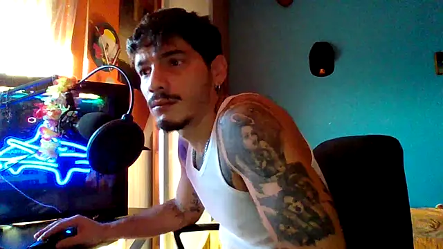 Snapshot of Badboyi1997 chatting on October 28, 2025, 3:25 pm Badboyi1997 online show from October 28, 2025, 3:25 pm