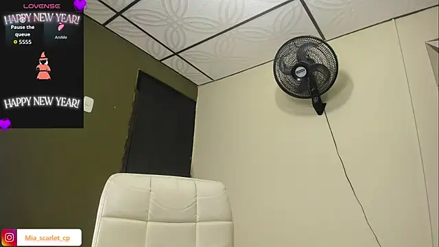 Mia scarlet69 online show from February 11, 2026, 12:32 pm