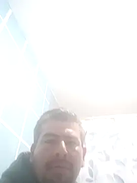 Snapshot of arongomez125 chatting on December 22, 2025, 8:33 am arongomez125 online show from December 22, 2025, 8:33 am