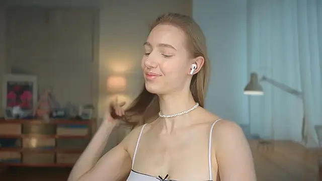 solar bella online show from March 17, 2025, 9:01 am