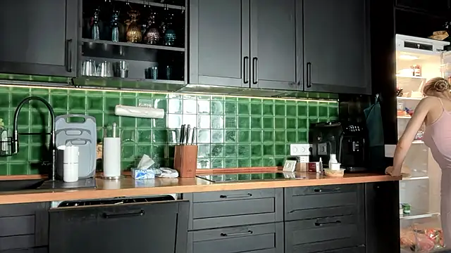 solar bella online show from March 8, 2026, 4:27 am