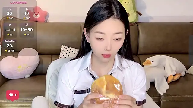 Snapshot of Yilin1999 chatting on March 8, 2025, 1:03 pm Yilin1999 online show from March 8, 2025, 1:03 pm