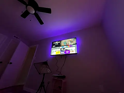 strip4faith online show from December 17, 2025, 5:35 am