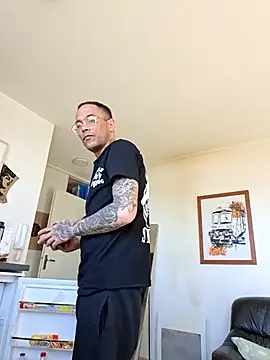 mileflav0r online show from April 9, 2026, 7:58 am