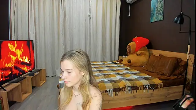 Snapshot of LinaCristonsen chatting on March 16, 2025, 5:50 pm LinaCristonsen online show from March 16, 2025, 5:50 pm