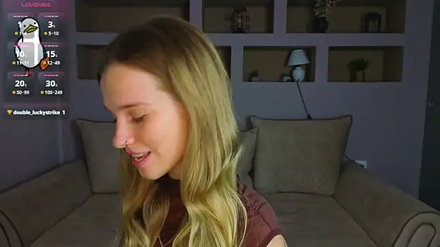 Snapshot of LinaCristonsen chatting on October 5, 2025, 3:10 pm LinaCristonsen online show from October 5, 2025, 3:10 pm