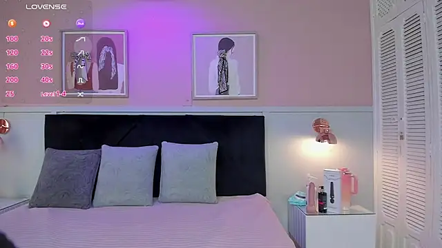 Snapshot of elodie_walker chatting on September 30, 2025, 12:43 pm elodie walker online show from September 30, 2025, 12:43 pm