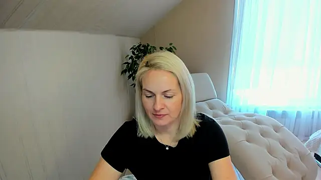 Alicee Gracee online show from December 21, 2024, 8:18 am