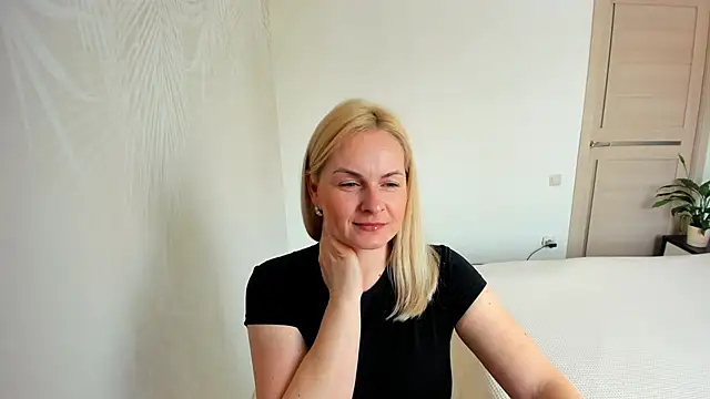 Snapshot of Alicee_Gracee chatting on March 18, 2026, 9:56 am Alicee Gracee online show from March 18, 2026, 9:56 am