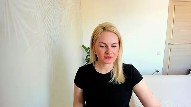 Snapshot of Alicee_Gracee chatting on March 23, 2026, 7:56 am Alicee Gracee online show from March 23, 2026, 7:56 am