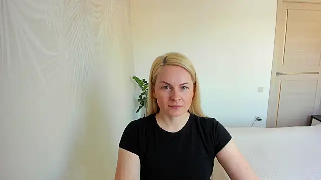 Snapshot of Alicee_Gracee chatting on March 24, 2026, 8:08 am Alicee Gracee online show from March 24, 2026, 8:08 am