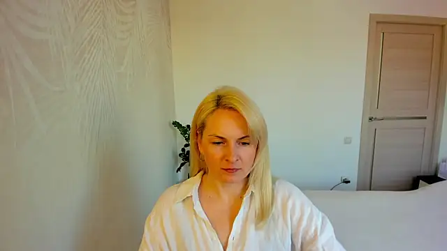 Snapshot of Alicee_Gracee chatting on March 25, 2026, 12:33 pm Alicee Gracee online show from March 25, 2026, 12:33 pm