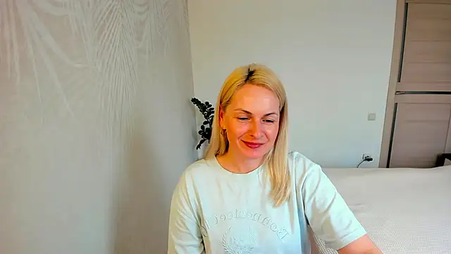 Snapshot of Alicee_Gracee chatting on March 26, 2026, 10:43 am Alicee Gracee online show from March 26, 2026, 10:43 am