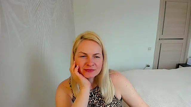 Snapshot of Alicee_Gracee chatting on March 27, 2026, 7:36 am Alicee Gracee online show from March 27, 2026, 7:36 am