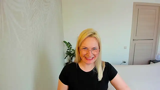 Snapshot of Alicee_Gracee chatting on March 30, 2026, 8:48 am Alicee Gracee online show from March 30, 2026, 8:48 am