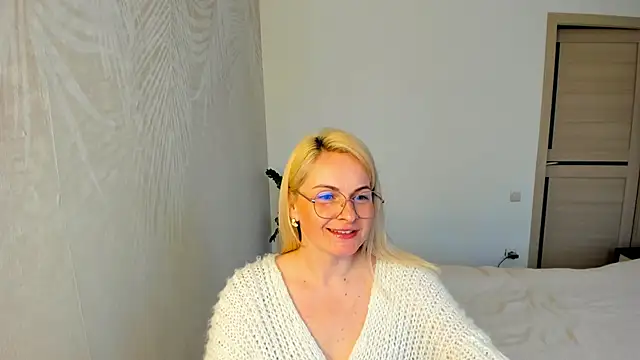 Snapshot of Alicee_Gracee chatting on April 1, 2026, 2:03 pm Alicee Gracee online show from April 1, 2026, 2:03 pm