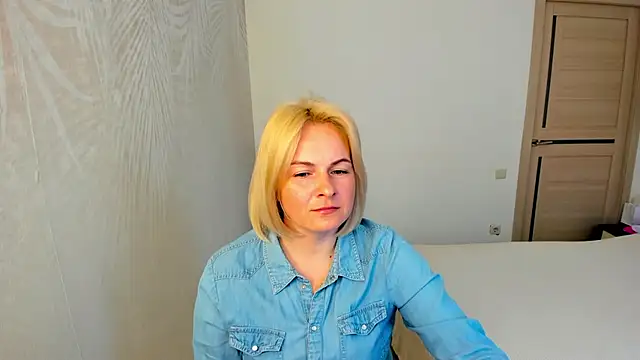 Snapshot of Alicee_Gracee chatting on April 19, 2026, 11:42 am Alicee Gracee online show from April 19, 2026, 11:42 am