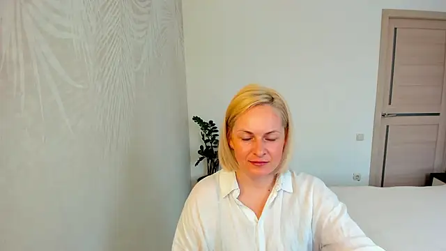 Snapshot of Alicee_Gracee chatting on April 22, 2026, 8:28 am Alicee Gracee online show from April 22, 2026, 8:28 am